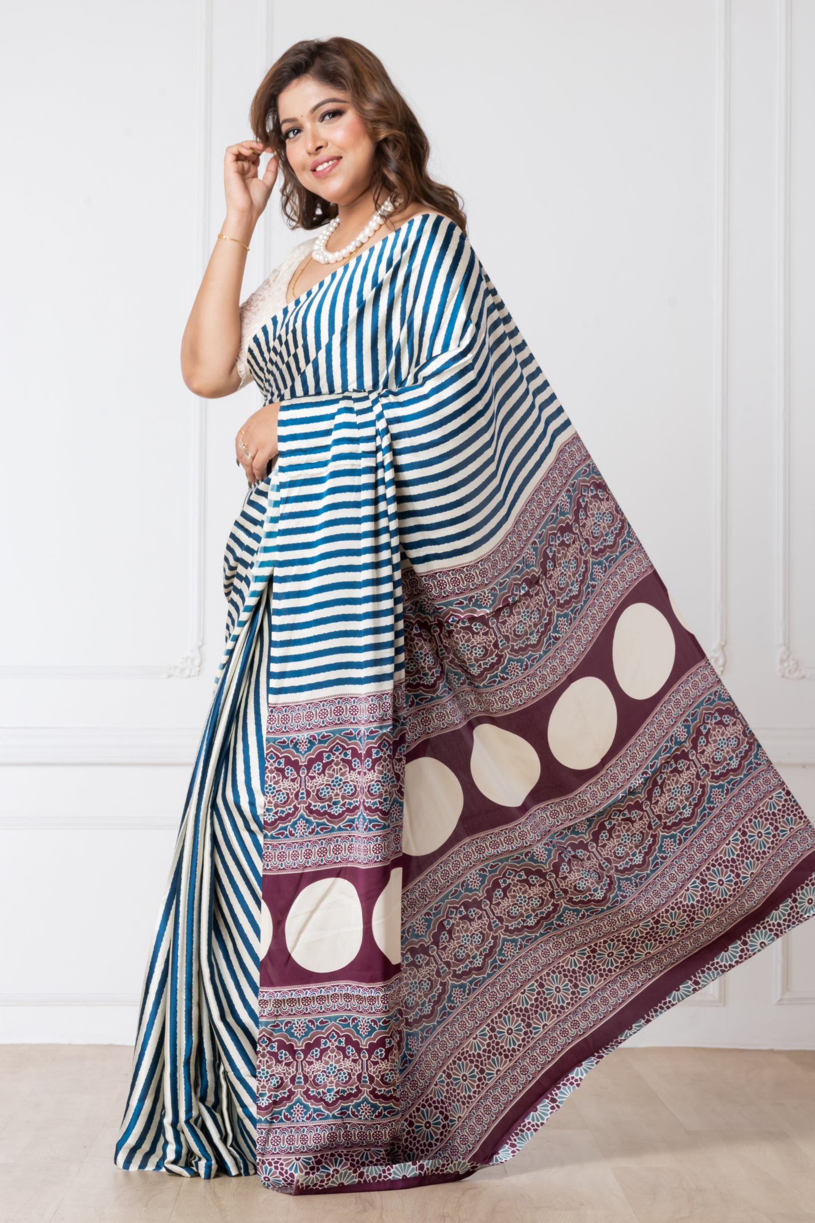 CRAPE MODEL BLUE WINE